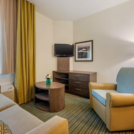 แคนเดิ้ลวูด สวีท ฟอร์ตไมเออร์ส/แซนนิเบลเกตเวย์ Hotel ฟอร์ตไมเยอร์ ภายนอก รูปภาพ