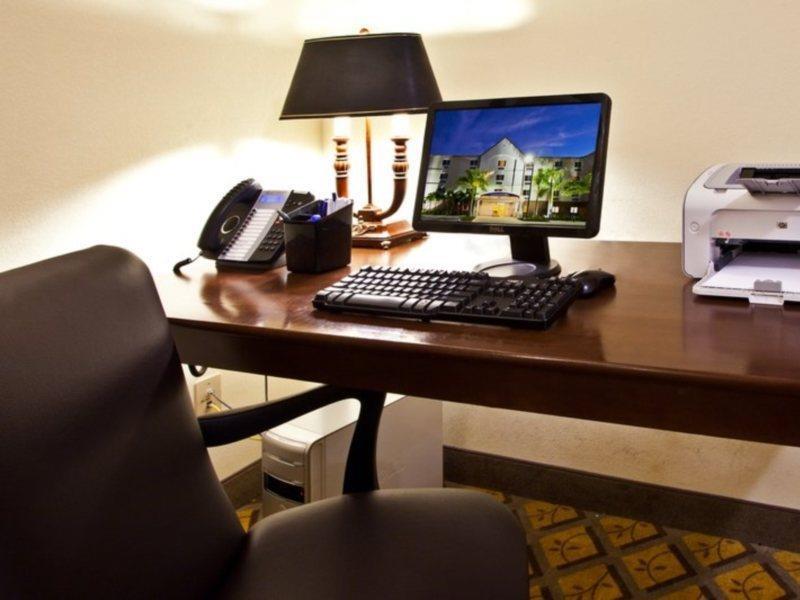 แคนเดิ้ลวูด สวีท ฟอร์ตไมเออร์ส/แซนนิเบลเกตเวย์ Hotel ฟอร์ตไมเยอร์ ภายนอก รูปภาพ