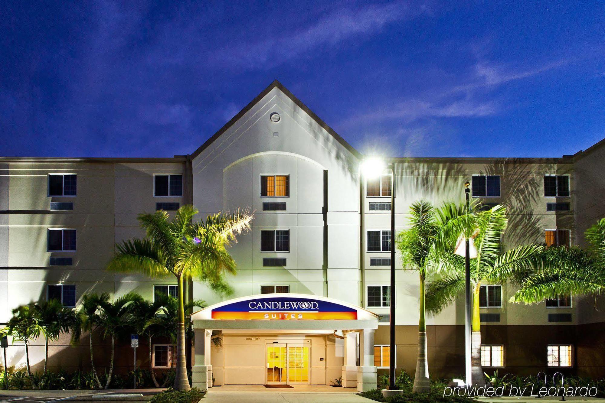 แคนเดิ้ลวูด สวีท ฟอร์ตไมเออร์ส/แซนนิเบลเกตเวย์ Hotel ฟอร์ตไมเยอร์ ภายนอก รูปภาพ